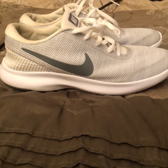 Nike Running Shoes - Picture 3 of 5